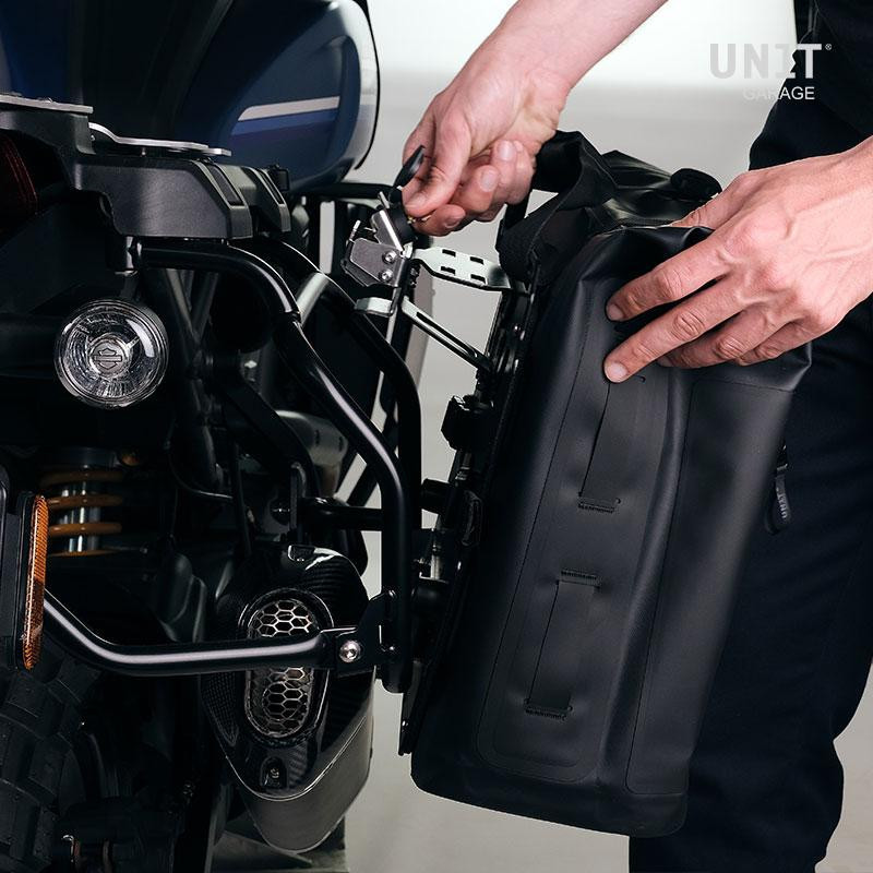 Khali TPU side panniers, 35L–45L, with lockable mounts and brackets for the F 900GS ADV – L'atelier Bleu Motostore