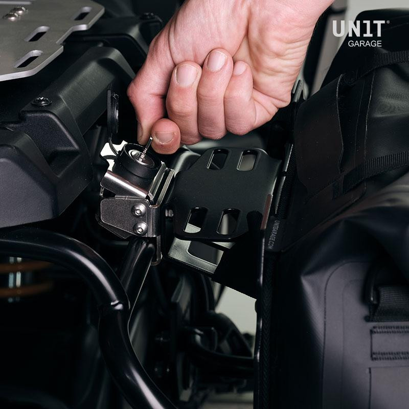 Khali TPU side panniers, 35L–45L, with lockable mounts and brackets for the F 900GS ADV – L'atelier Bleu Motostore