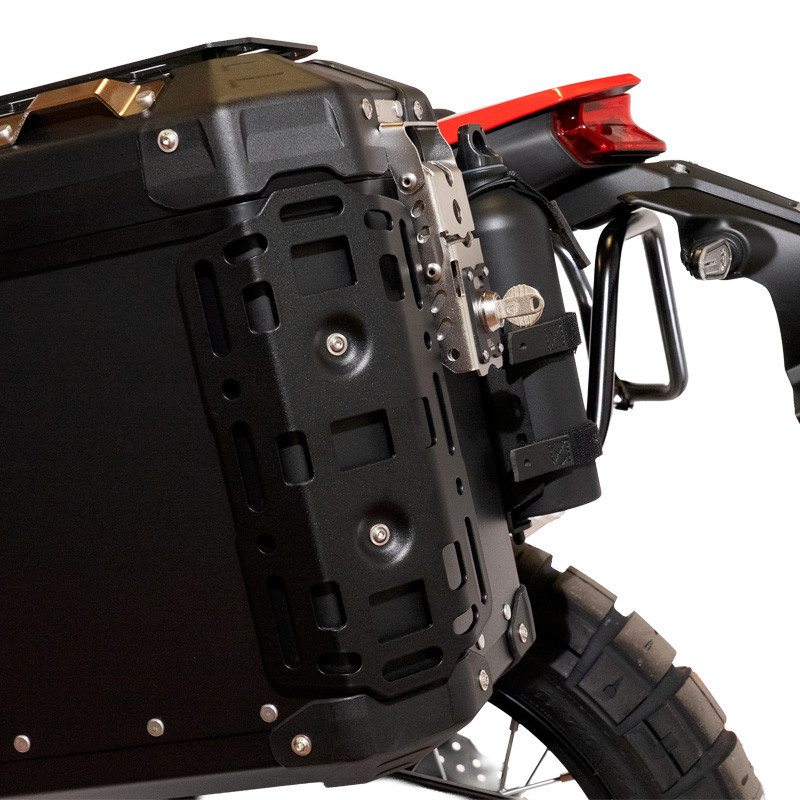 Platine de fixation supplémentaire pour valise latéral Atlas - L'atelier Bleu Motostore
