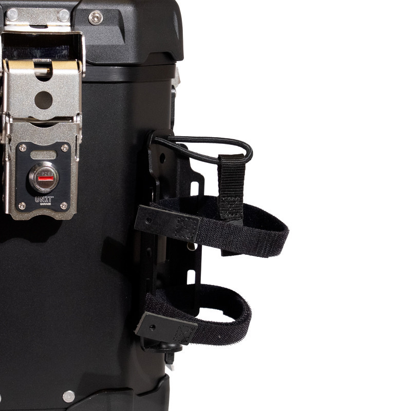 Support porte-bidon pour valises latérales Atlas - L'atelier Bleu Motostore