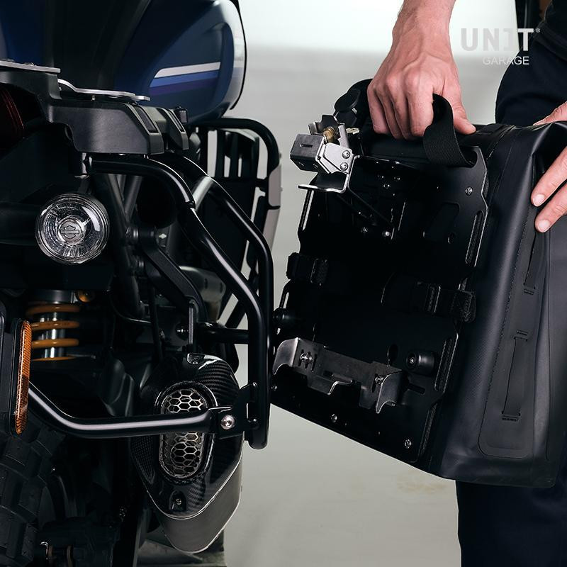Khali TPU side panniers, 35L–45L + lockable mounts + mounts for the F 900GS – L'atelier Bleu Motostore