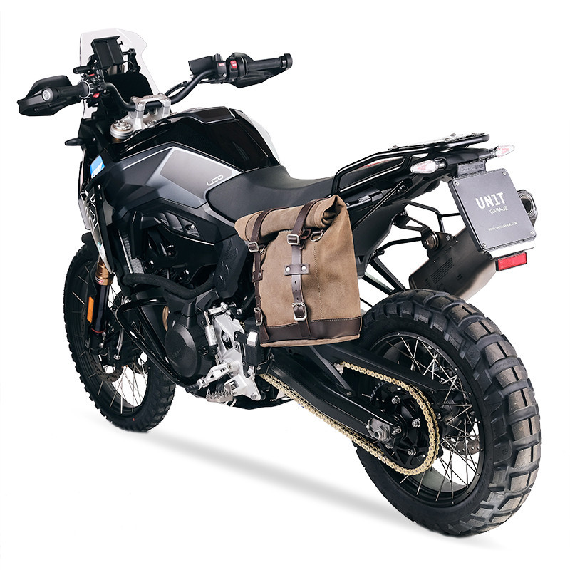 10L–14L suede side pannier + left-hand mount for the F 900GS – L'atelier Bleu Motostore