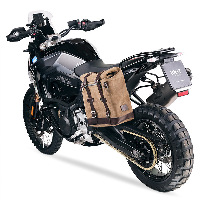 Sacoche latérale en daim 22L-30L + support gauche pour F 900GS - L'atelier Bleu Motostore