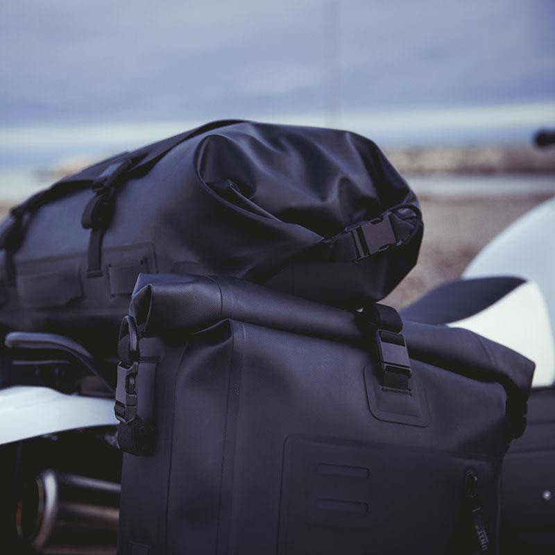 Khali TPU side pannier, 20L–26L, with right-hand mount for the F 900GS – L'atelier Bleu Motostore