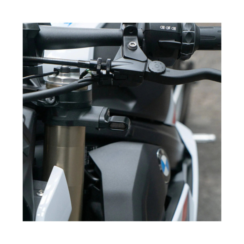Clignotants One Short avec adaptateur V2 | Motoism