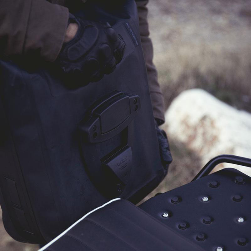 Sacoche latérale Khali en TPU 20L-26L + support gauche pour R 1200R - L'atelier Bleu Motostore