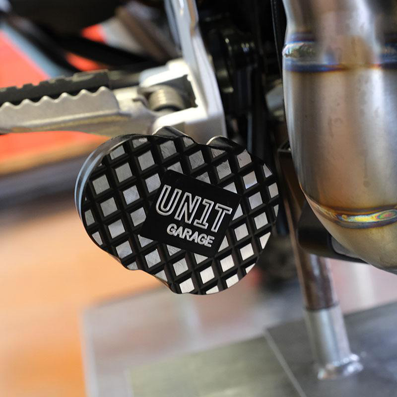 Side stand extension for the R nineT – L'atelier Bleu Motostore