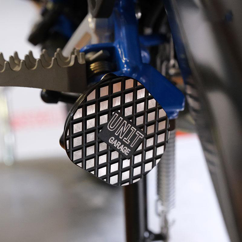 Side stand extension for the R 1200GS/GSA and R 1250GS/GSA – Bleu Motostore workshop