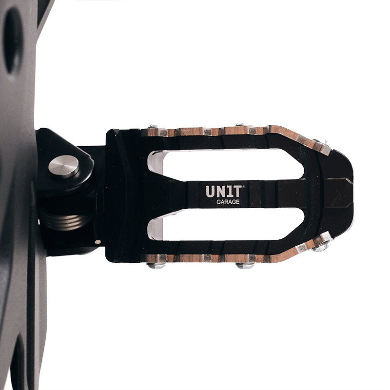 Rally footrest kit for the R 1300GS/GSA – L'atelier Bleu Motostore