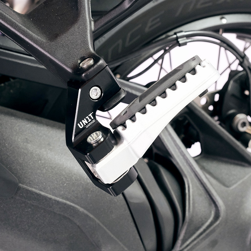 Kit confort repose-pieds passager pour R 1300GS/GSA - L'atelier Bleu Motostore