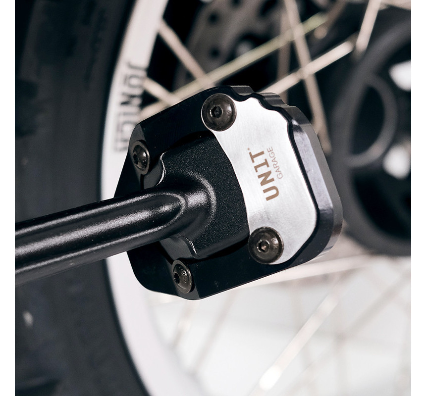 Side stand extension for the R 12 G/S – Bleu Motostore workshop