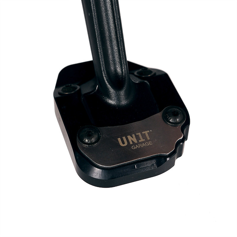 Side stand extension for the R 12 G/S – Bleu Motostore workshop