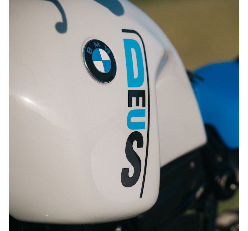 Deus Enduro white fuel tank kit for the R nineT – L'atelier Bleu Motostore