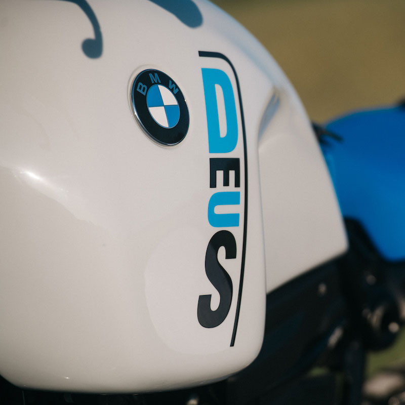 Deus Enduro white fuel tank kit for the R nineT – L'atelier Bleu Motostore
