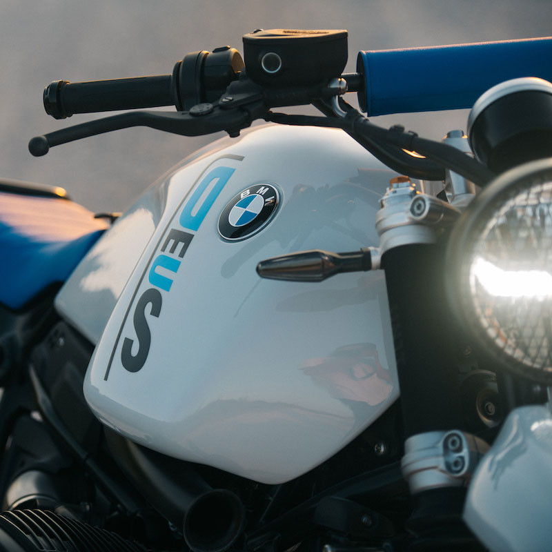 Deus Enduro white fuel tank kit for the R nineT – L'atelier Bleu Motostore