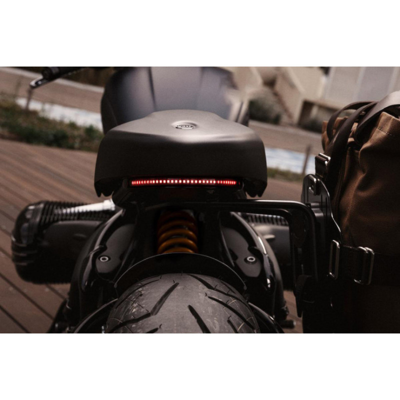 Integrated LED rear light for the R 18 – L'atelier Bleu Motostore