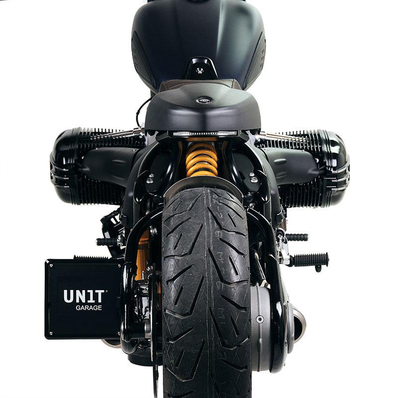 Side number plate holder for the R 18 – L'atelier Bleu Motostore