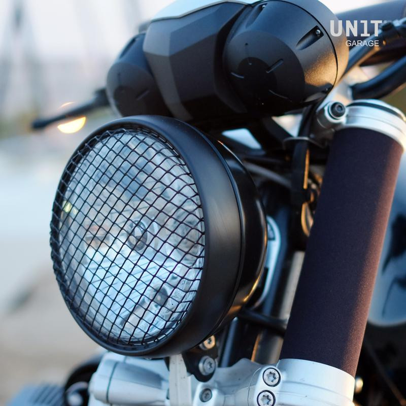 Black headlight protection grille for the R nineT and R 12 – L'atelier Bleu Motostore