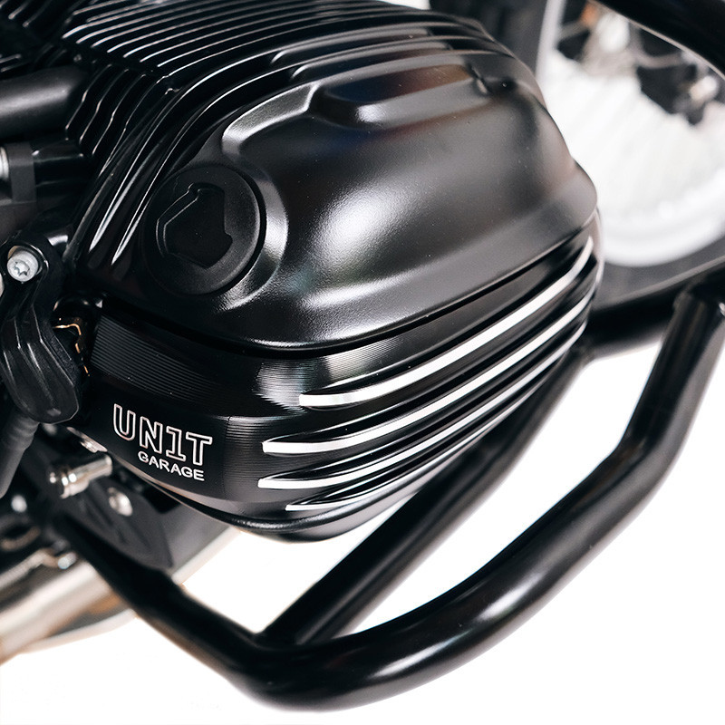 Black ignition coil cover for the R 12 – L'atelier Bleu Motostore
