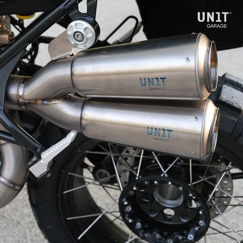 Twin titanium exhaust for the R nineT Scrambler – L'atelier Bleu Motostore