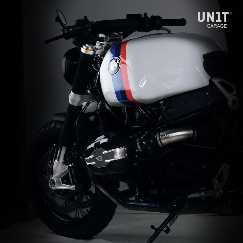 Black side covers for UG-RES-0015 and UG-RES-0024 fuel tanks - L'atelier Bleu Motostore
