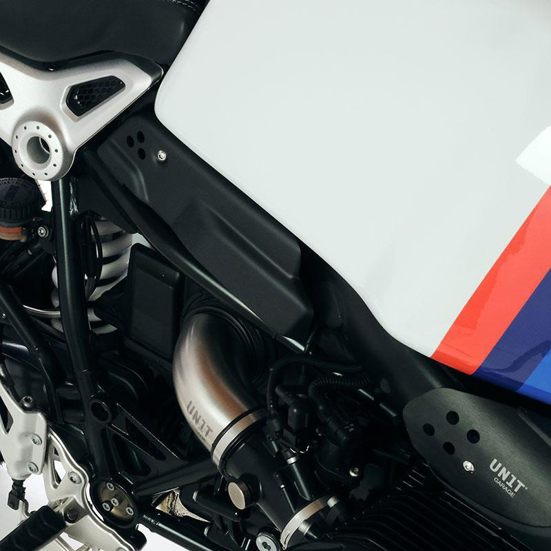 Black side covers for UG-RES-0015 and UG-RES-0024 fuel tanks - L'atelier Bleu Motostore