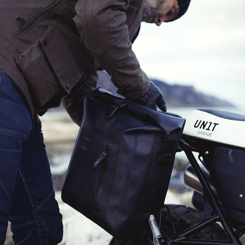 Khali TPU side panniers + brackets (symmetrical) for the R nineT – L'atelier Bleu Motostore
