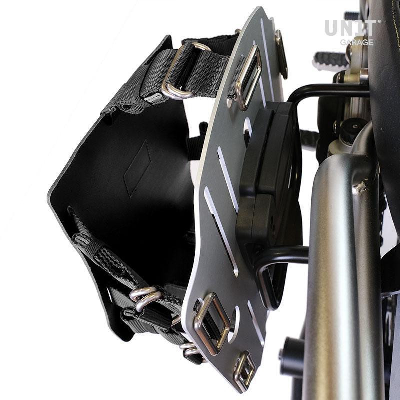 10L–14L leather side pannier holder + left-hand bracket for CE 04 – L'atelier Bleu Motostore