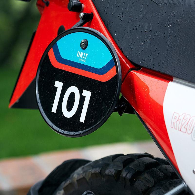 White adhesive numbers - L'atelier Bleu Motostore
