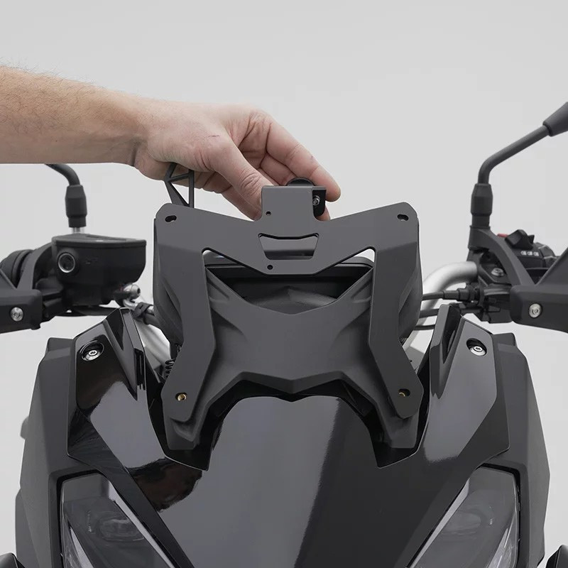QuadLock Stage 1 phone holder for the F 900 XR
